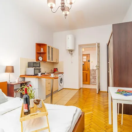 Apartment Batorego - Old Town Nearby - By Rentujemy