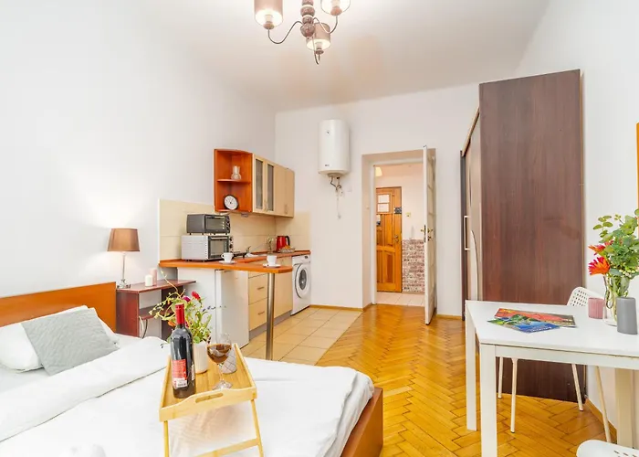 Apartment Batorego - Old Town Nearby - By Rentujemy